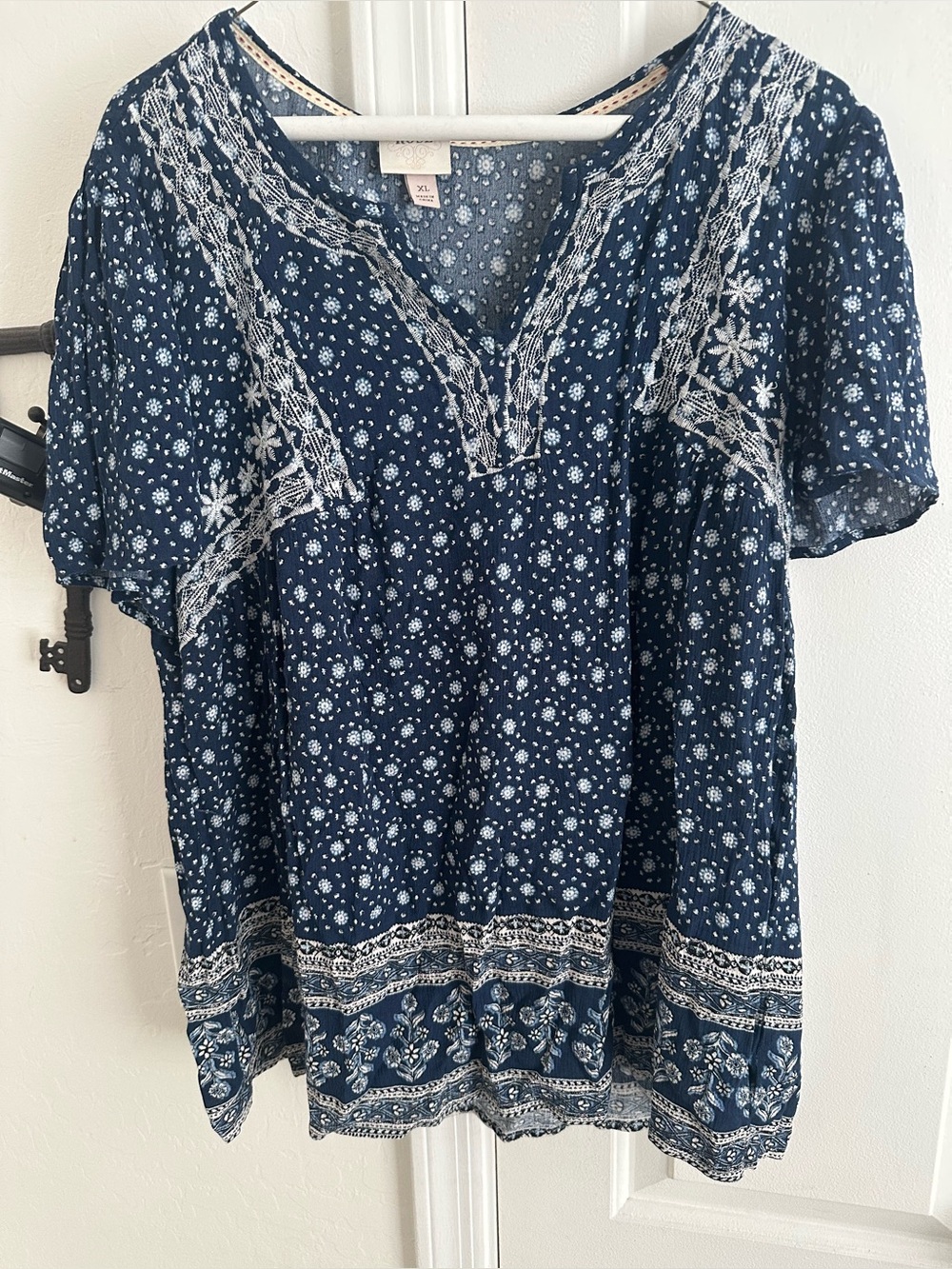Knox Rose ladies navy blue and white floral boho style blouse size XLArge